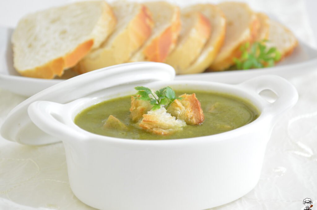 1733245243_Green-soup-with-smoked-sausage-camila-na-cozinha.jpg