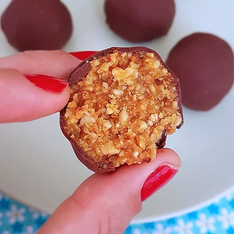 Healthy-bombom-–-camila-in-the-kitchen.jpg